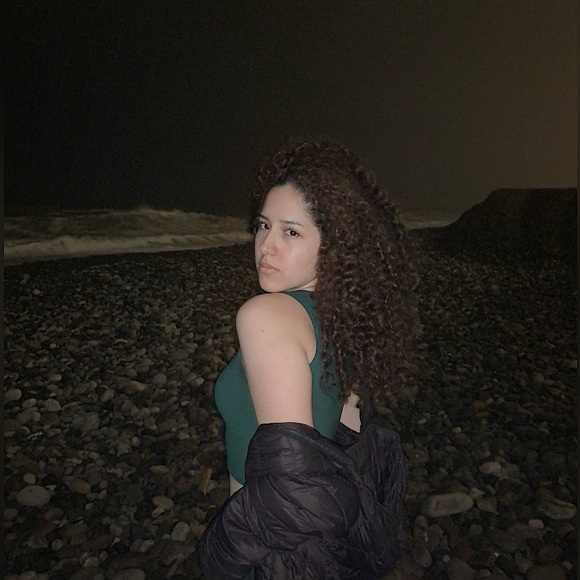 Meet your Posher, Camila - Picture 1 of 1